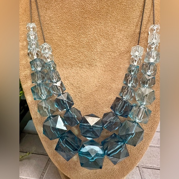 Ombré teal ice cube acrylic bead necklace - Picture 4 of 6